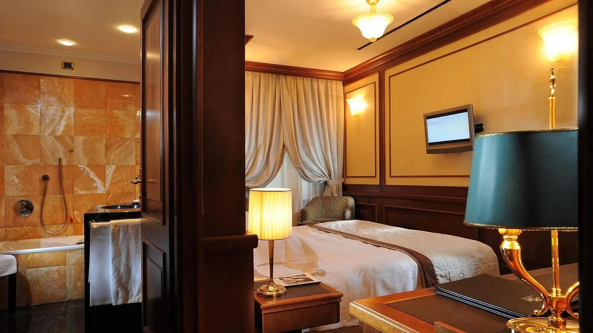 Hotel Manzoni Mailand 4*,  Italien